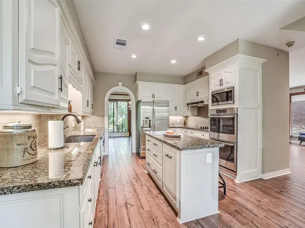 9566 Briar Forest Dr, Houston, TX 77063