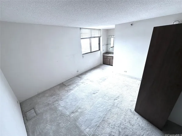 98-351 Koauka Loop APT C1206, Aiea, HI 96701