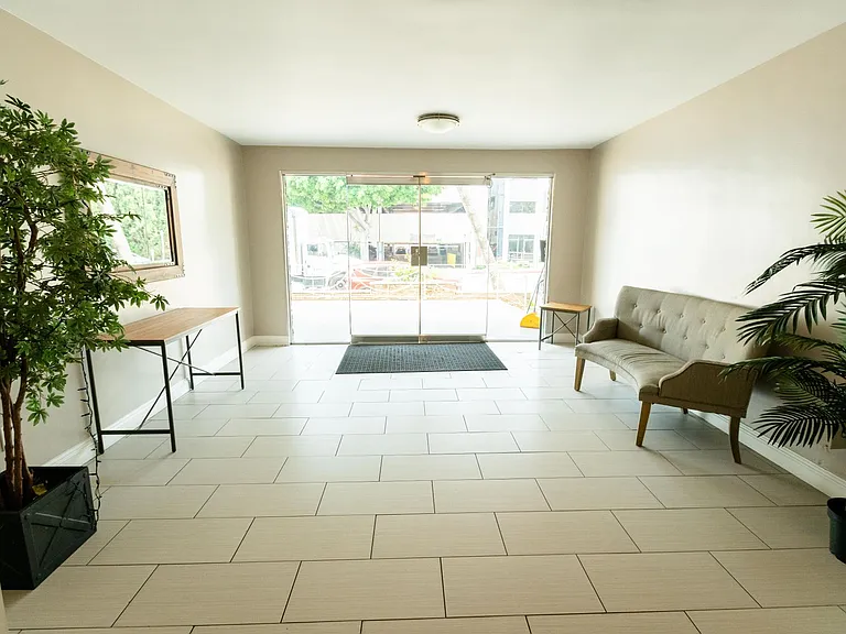 330 crescent drive, Beverly Hills CA 90210 — Photo 21