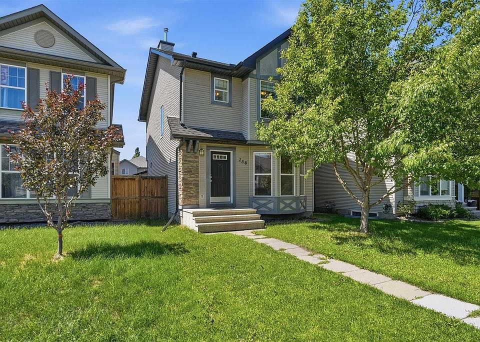1st image of 258 E Cranberry Pl SE