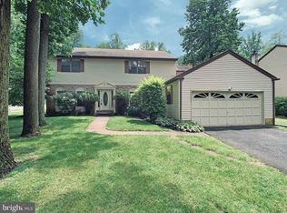 910 Edgewood Ln, Langhorne, PA 19053