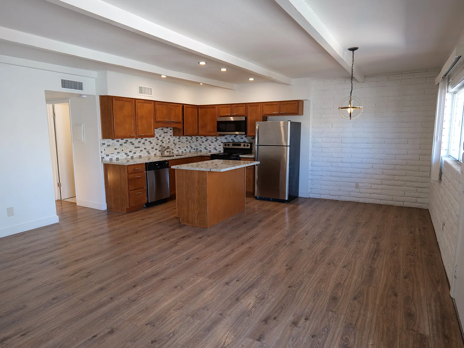 2 bed, 900 sqft, $1,295 — Photo 2