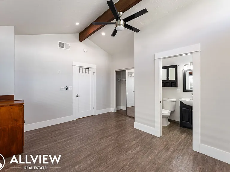 2474 Santa Ana Ave — Photo 16