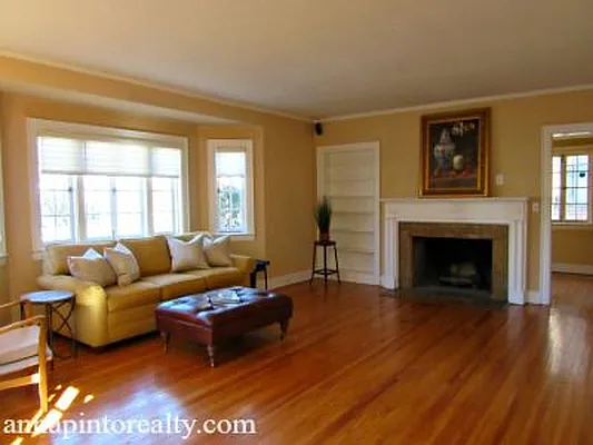 Sold by Anna Pinto Realty | media 5