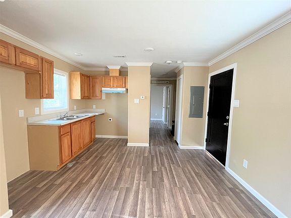 2nd image of 108D S 7th St #D