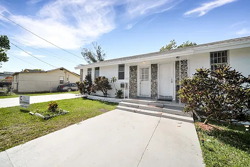 Floor plan 2750 NW 60TH STREET