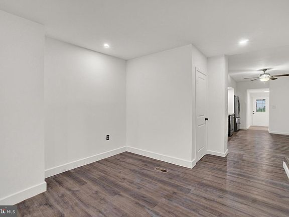 5th image of 539 W Princess St