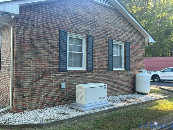 262 Goulders Creek Rd, Mattaponi, VA 23110