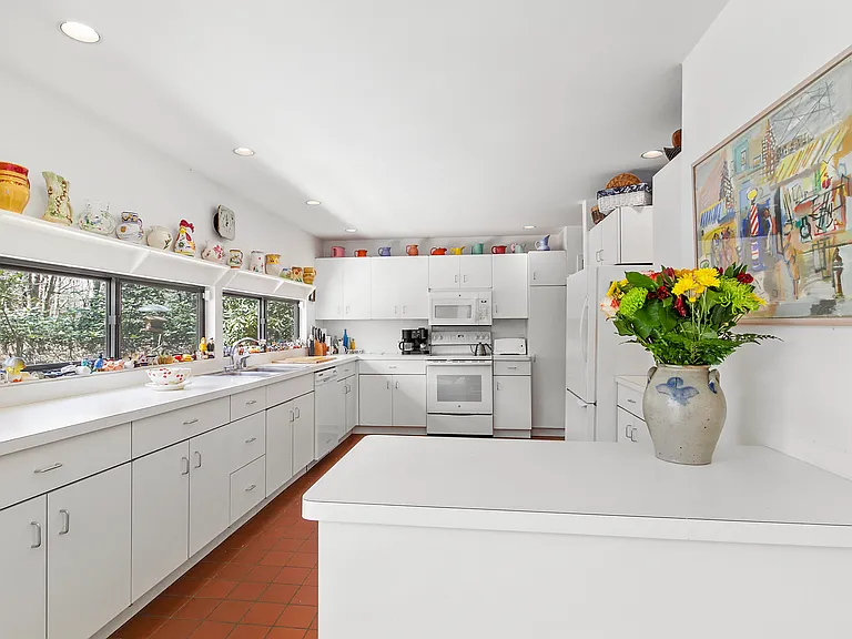 15 Fernwood Dr — Photo 4