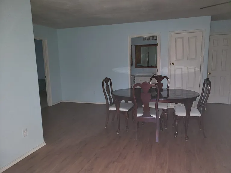 113 E Magnolia St #113A — Photo 2