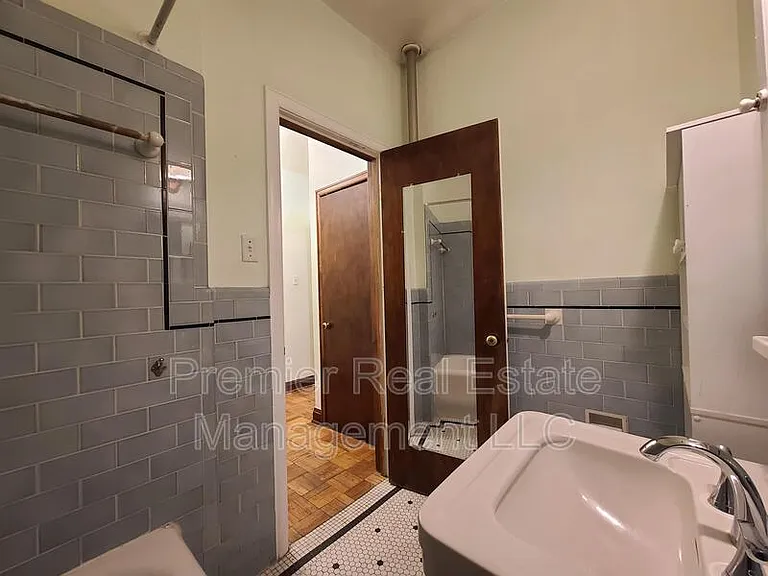 963 N Logan St #19 — Photo 9