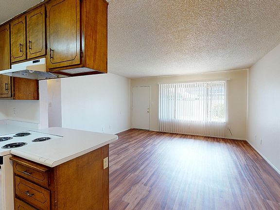 5th image of 2635 Lawrence St APT 1