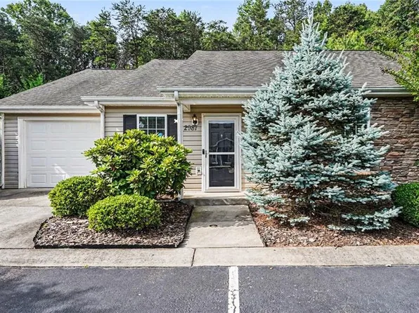 2981 Hyde Place Cir, Winston Salem, NC 27103