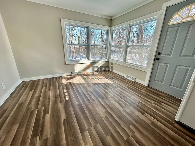 14725 Bryan St — Photo 8