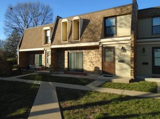 2148 Country Club Dr, Woodridge, IL 60517