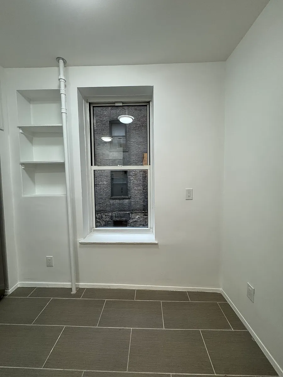 Building Photo - 451 W 44th St #5