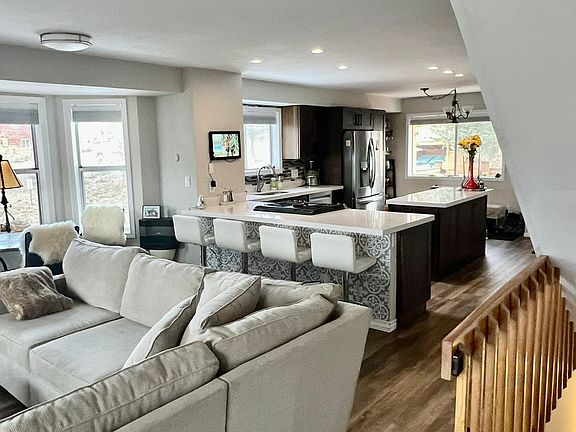 5th image of 460 Moonridge Dr