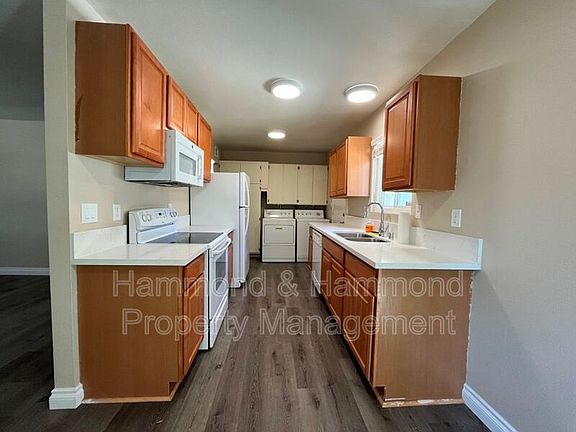 5th image of 1693 Sequoia Ave