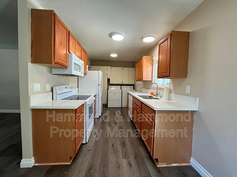 1693 Sequoia Ave — Photo 5