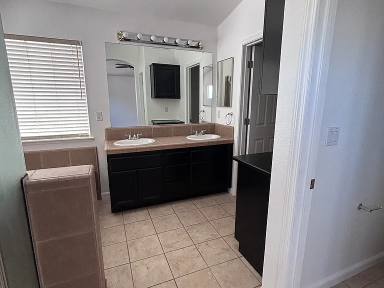 170 Bombay Cir — Photo 18