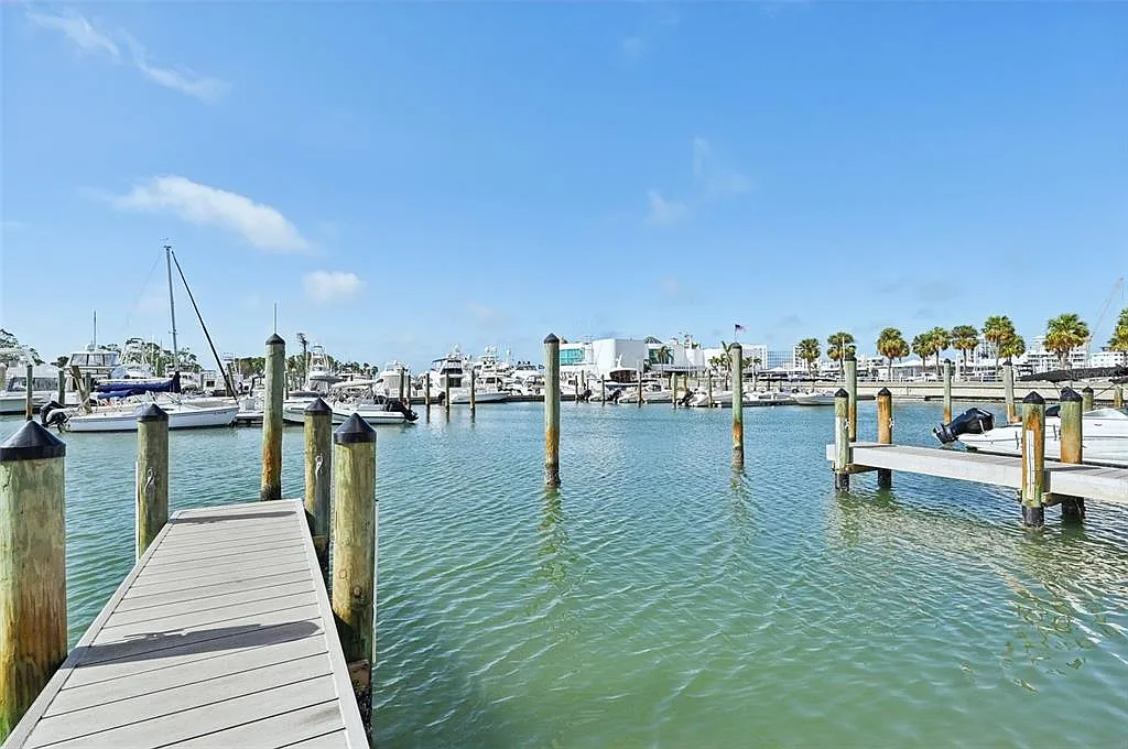 3 bed, 2.0 bath, 1808 sqft, $8,600 — Photo 3