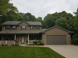 896 Cobblestone Dr, Howards Grove, WI 53083