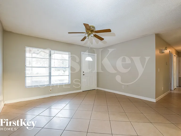 325 Tall Pine Ln — Photo 3