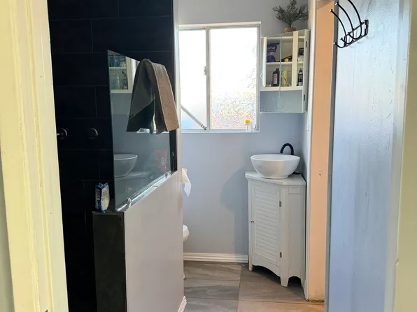 2419 Bladen St, Bakersfield, CA 93309