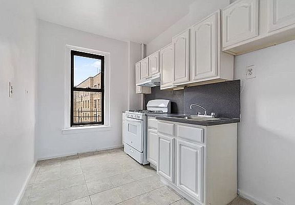 3rd image of 15 Seaman Ave APT 5G