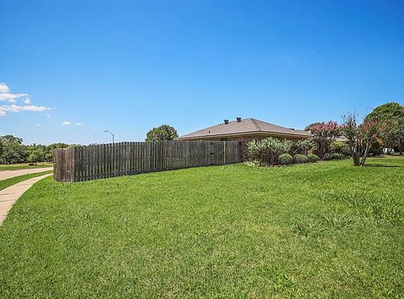 3rd image of 1000 Ledgemont Dr