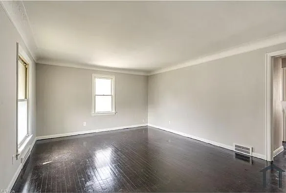 3 bed, $1,600 — Photo 2