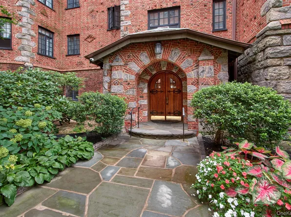 45 W Pondfield Road #1F, Bronxville, NY 10708