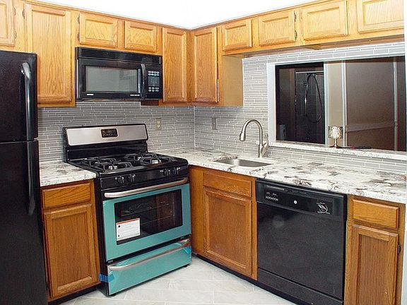 4th image of 103 Wycombe Pl #103