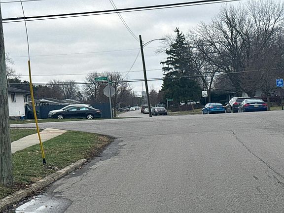 4th image of 1822 Penfield Rd