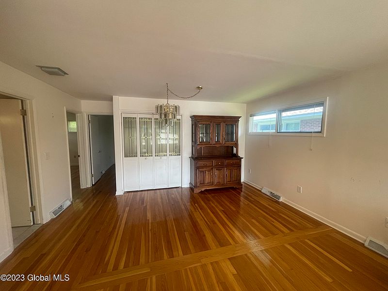 2nd image of 40 Mariette Place