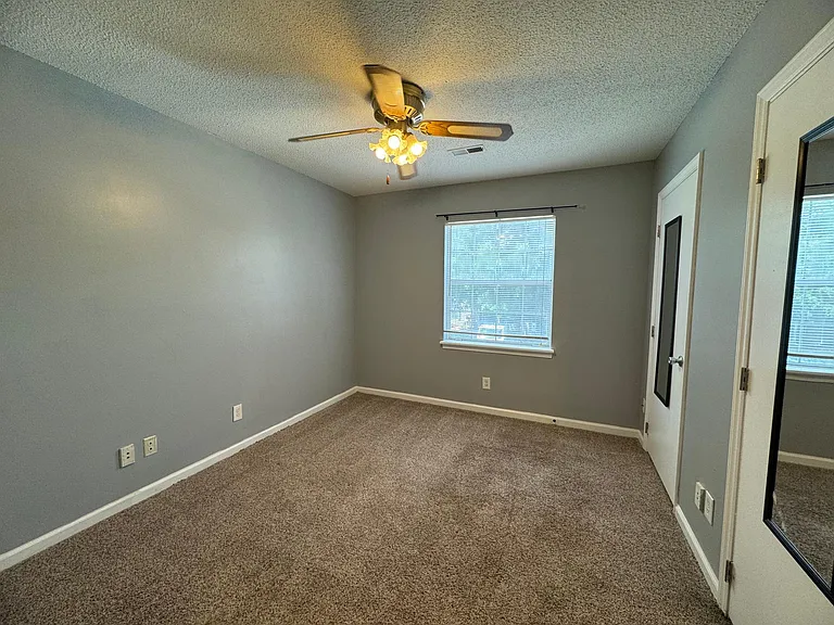 5661 Hornaday Rd #H — Photo 22