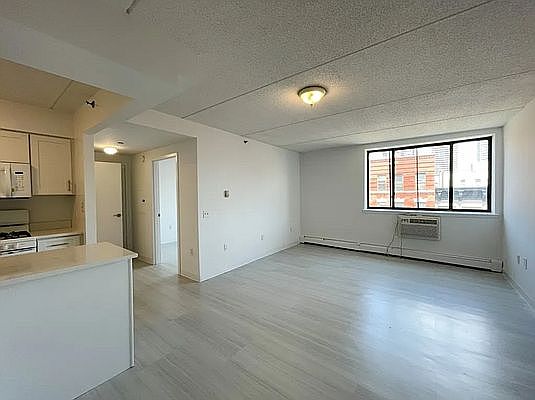 1st image of 210 E 118th St APT 602