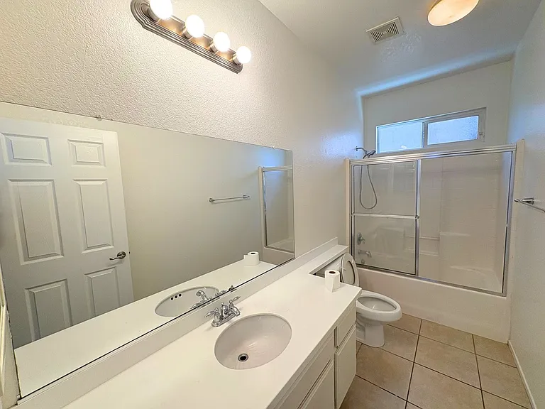 13085 Camden Ln — Photo 11