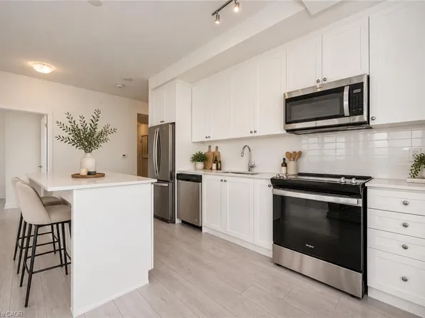 55 Duke St W #2102, Kitchener, ON N2H 3W6