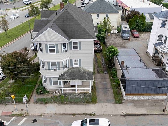 2nd image of 1025 Globe St