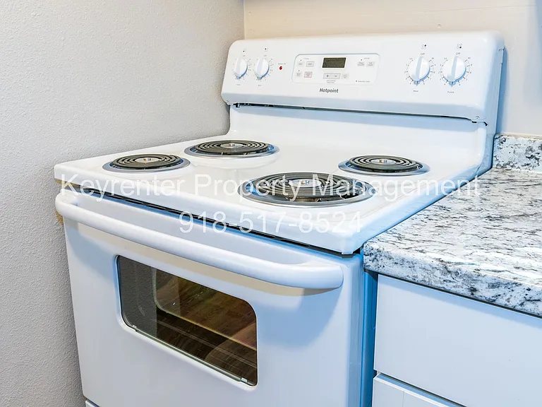 N Lewis Pl Triplex — Photo 15
