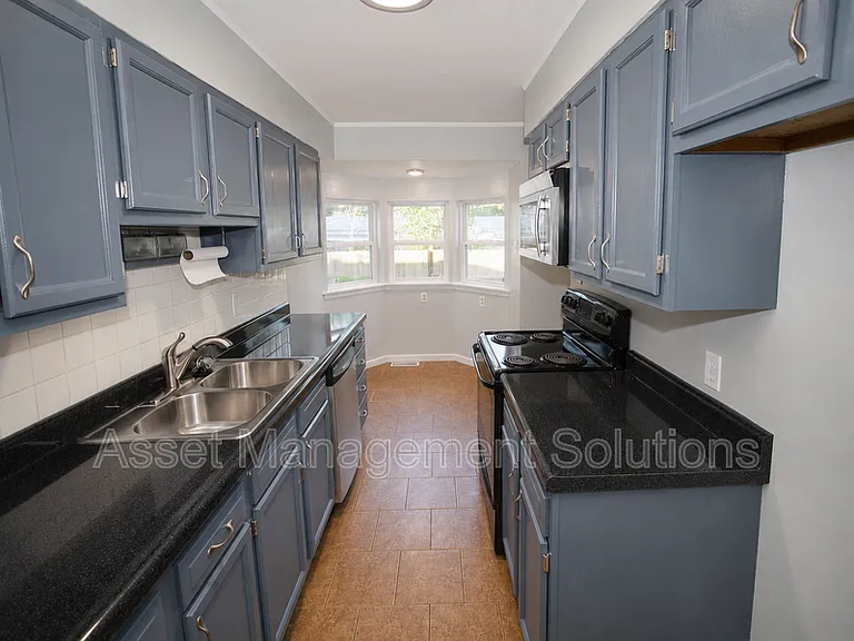 723 Riderwood Dr — Photo 6
