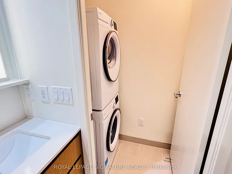 322 Dupont St #605 — Photo 7