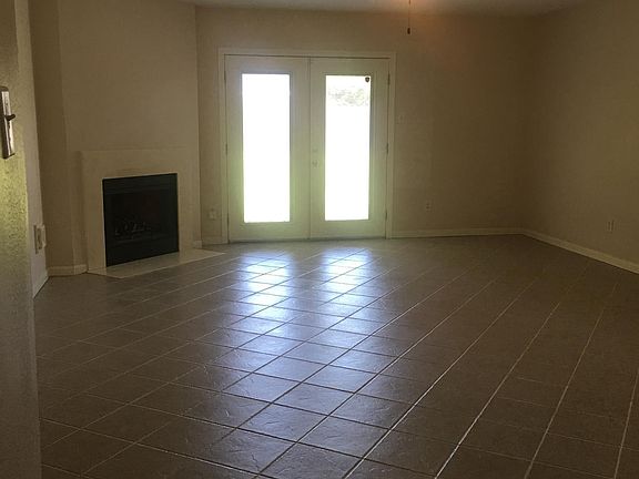 Gas fireplace