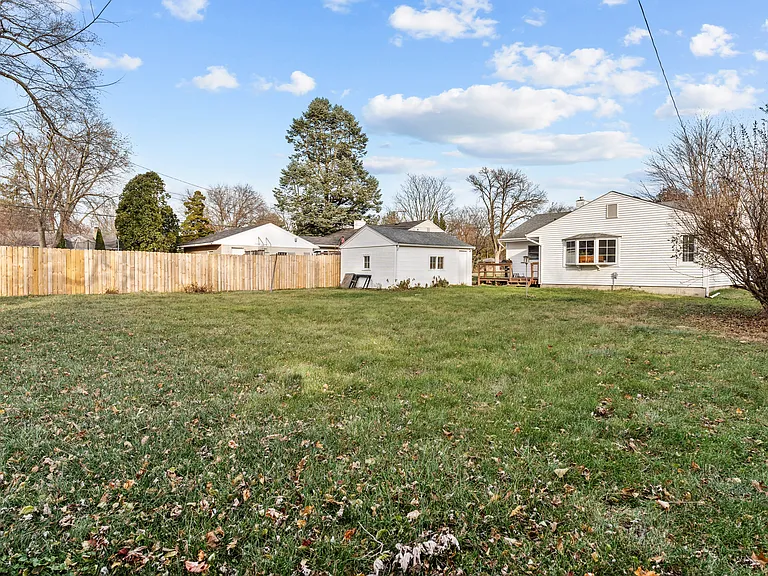1122 Winthrop Ln — Photo 31