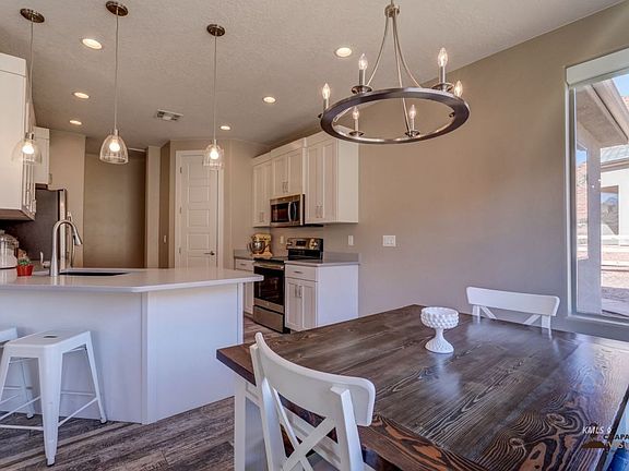 5th image of 484 E El Valle Dr