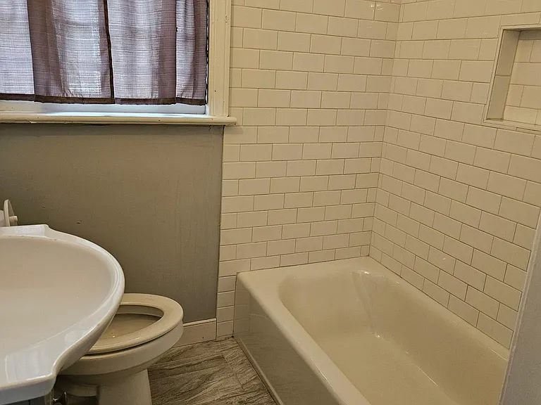 1939 Wakefield Ave #3 — Photo 3