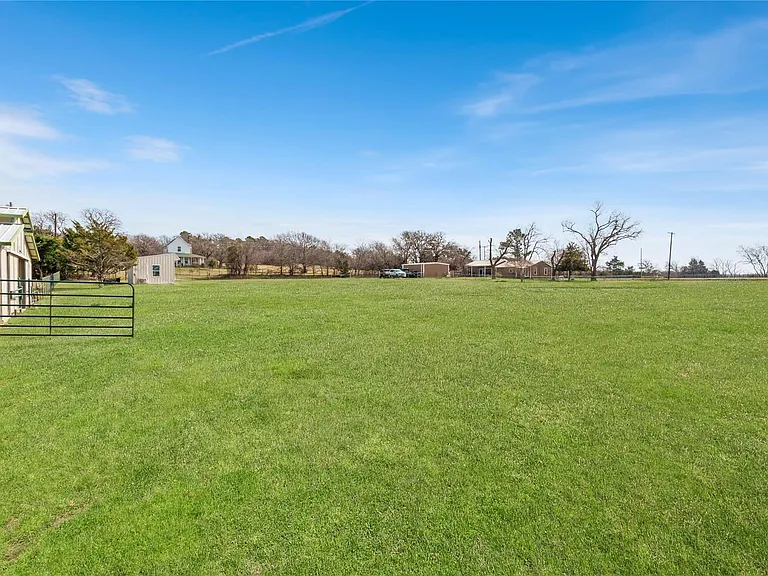 9213 Wilson Rd — Photo 35