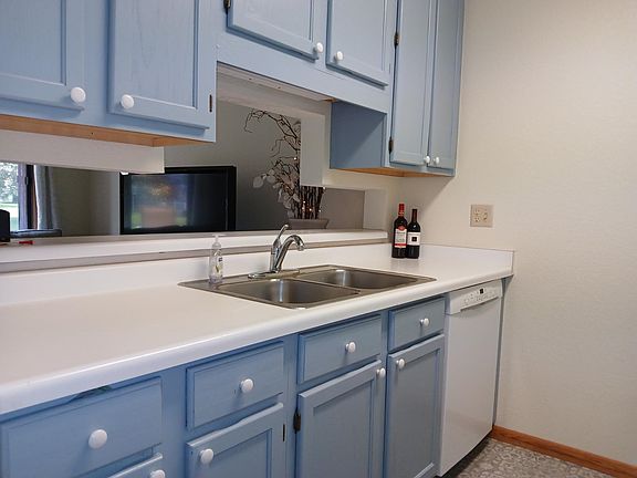 3rd image of 2303 27th St #2303