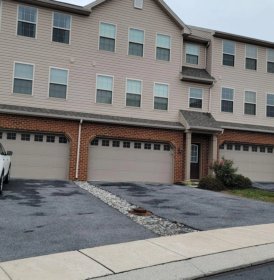 3 bed, 2600 sqft, $2,495 — Photo 4